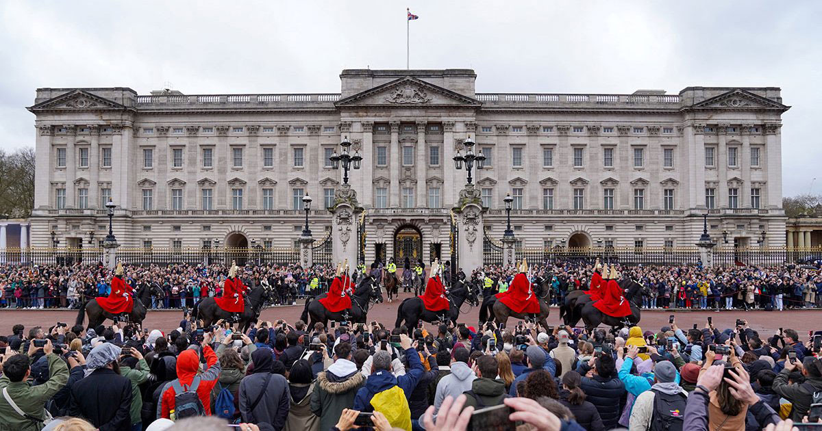 Five military horses of the British Royal Cavalry went missing.